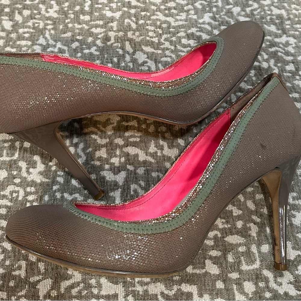 Diesel pumps 3.5 inch heels very sparkly and pretty!!